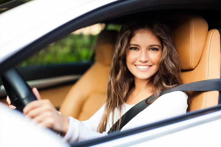 woman-in-car